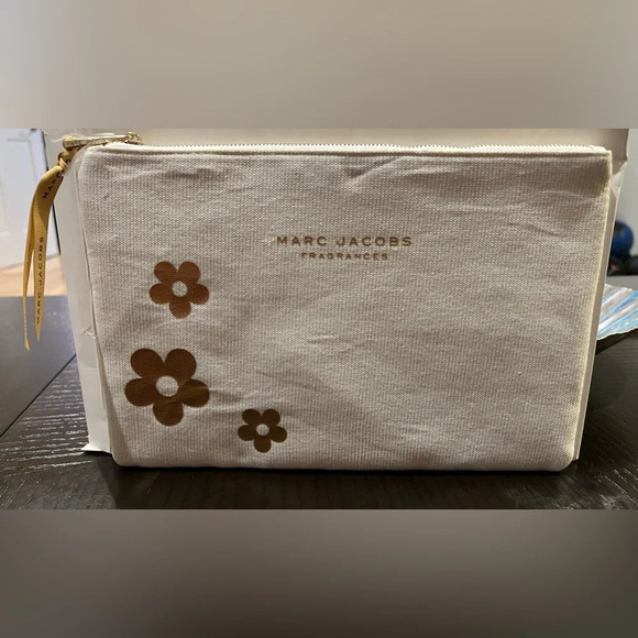 Marc Jacobs DAISY Fragrances Makeup Bag Pouch 7" x 12" - Picture 1 of 7